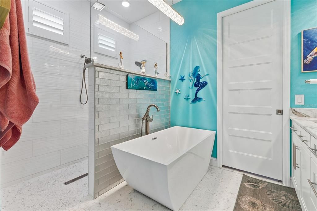 Activo con contrato: $795,000 (3 camas, 3 baños, 2001 Pies cuadrados)