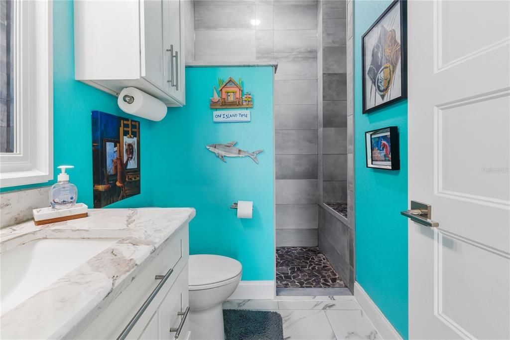 Activo con contrato: $795,000 (3 camas, 3 baños, 2001 Pies cuadrados)