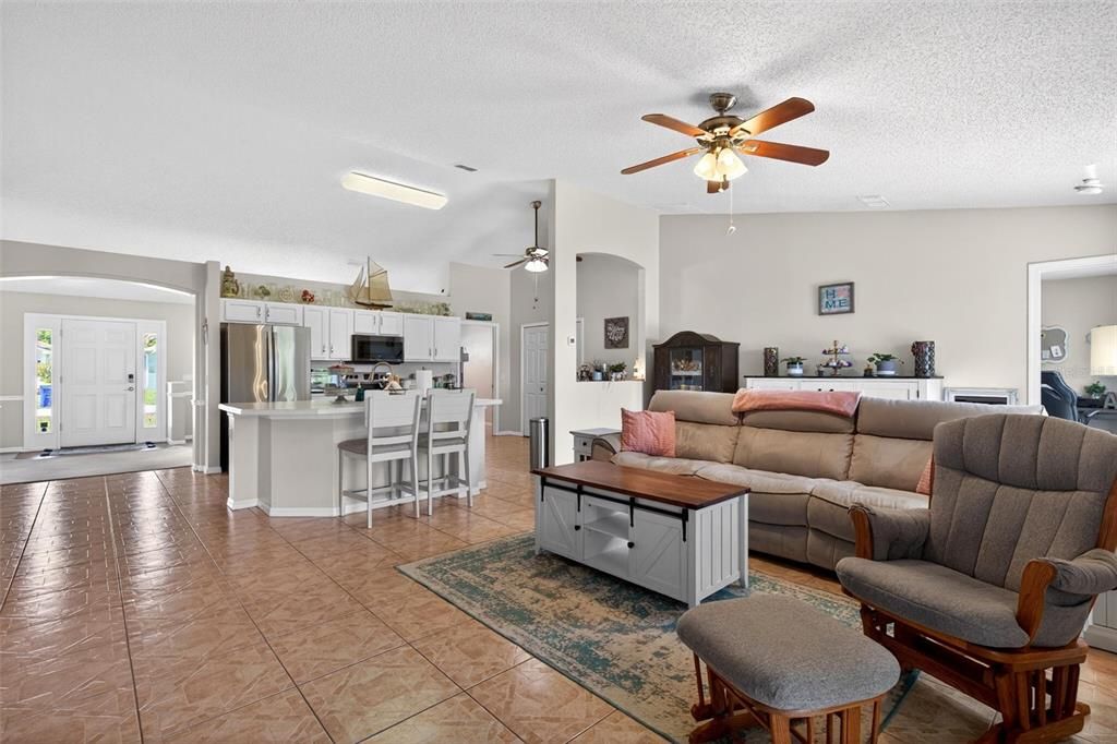 For Sale: $364,900 (3 beds, 2 baths, 2000 Square Feet)