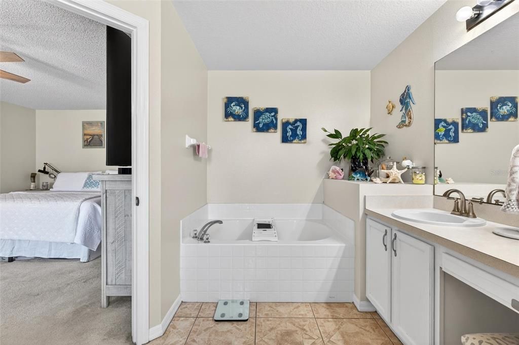 For Sale: $364,900 (3 beds, 2 baths, 2000 Square Feet)