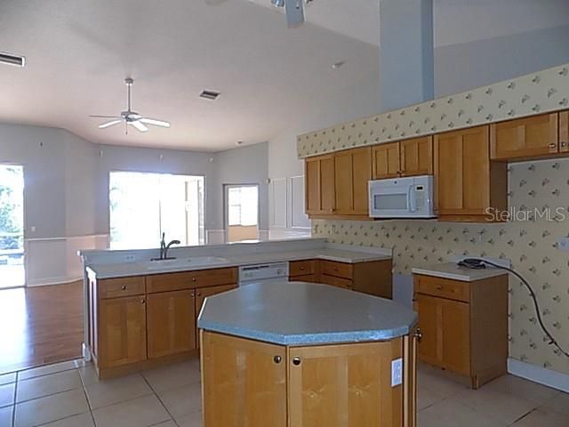 Active With Contract: $342,000 (2 beds, 2 baths, 1874 Square Feet)
