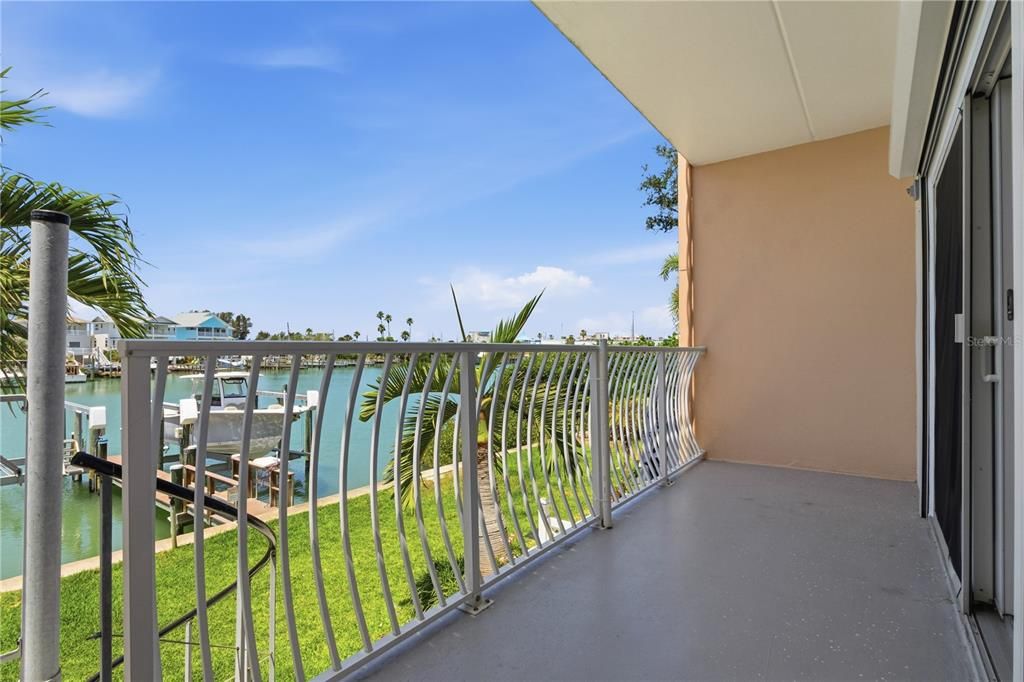 For Sale: $609,000 (2 beds, 2 baths, 1260 Square Feet)