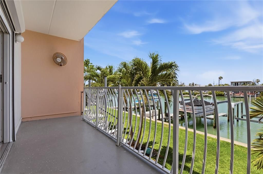 For Sale: $609,000 (2 beds, 2 baths, 1260 Square Feet)