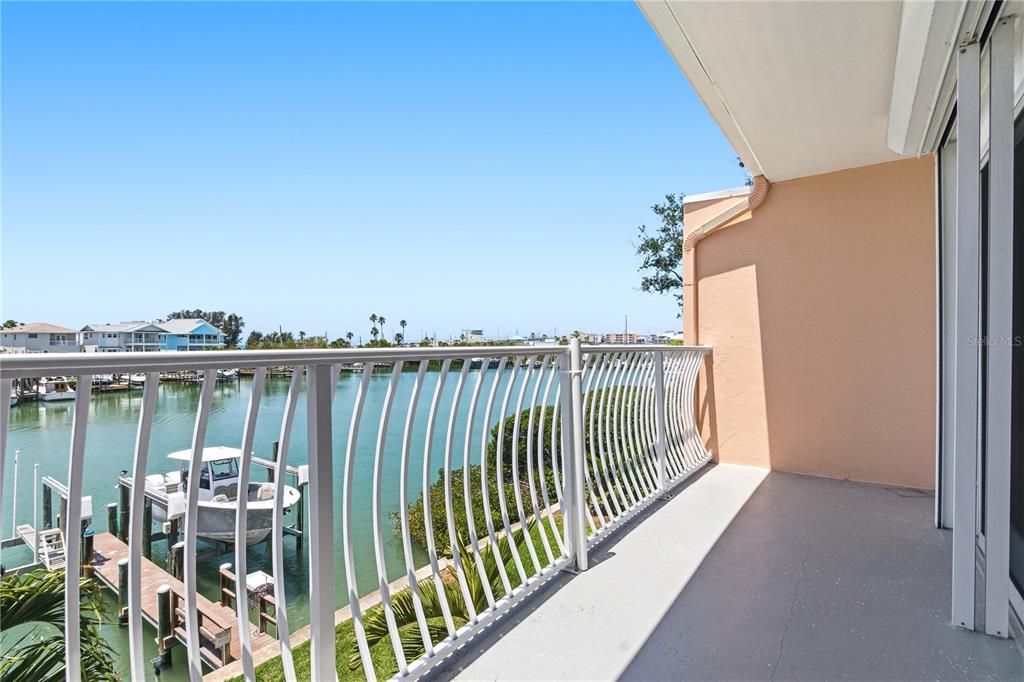 For Sale: $609,000 (2 beds, 2 baths, 1260 Square Feet)
