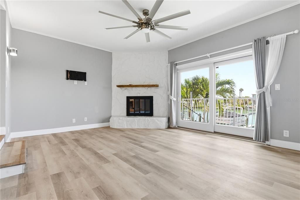 For Sale: $609,000 (2 beds, 2 baths, 1260 Square Feet)