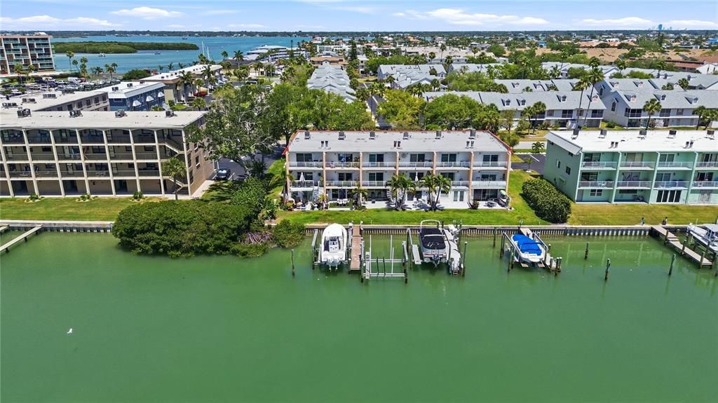 For Sale: $609,000 (2 beds, 2 baths, 1260 Square Feet)