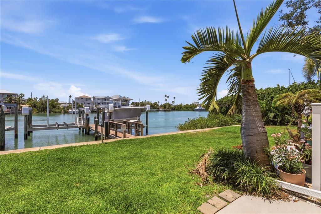 For Sale: $609,000 (2 beds, 2 baths, 1260 Square Feet)
