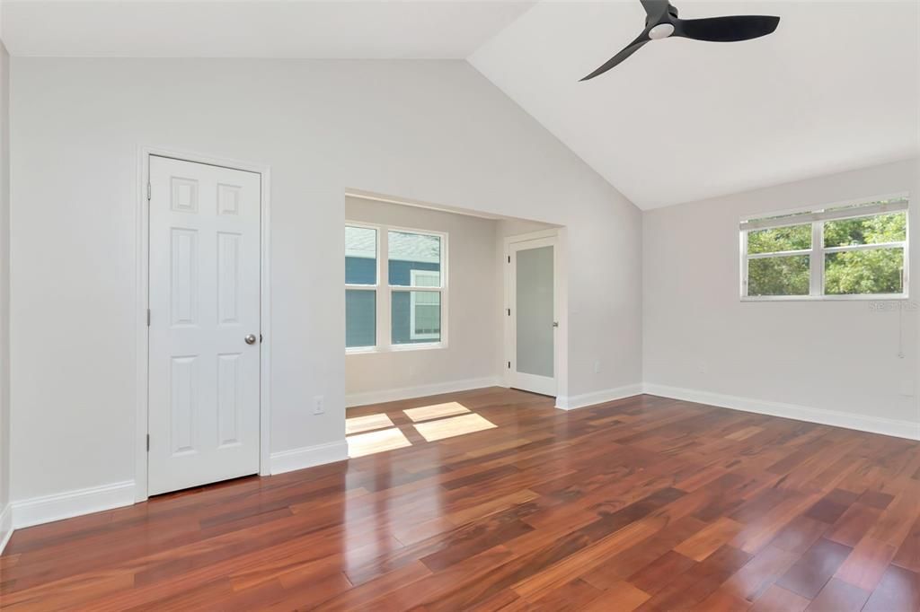Activo con contrato: $1,029,000 (4 camas, 2 baños, 2154 Pies cuadrados)