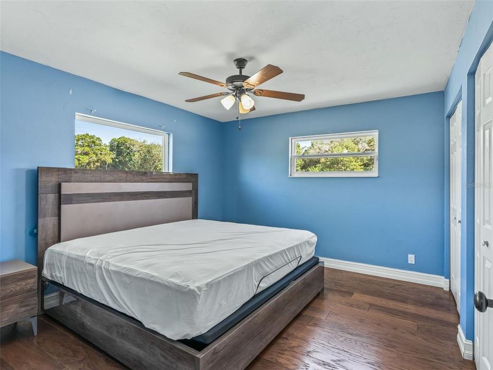 Activo con contrato: $385,000 (3 camas, 2 baños, 1965 Pies cuadrados)