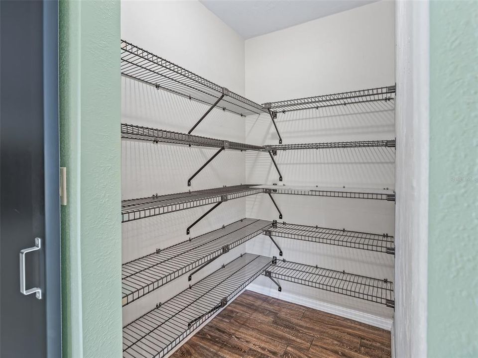 Activo con contrato: $385,000 (3 camas, 2 baños, 1965 Pies cuadrados)