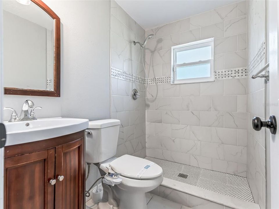 Activo con contrato: $385,000 (3 camas, 2 baños, 1965 Pies cuadrados)