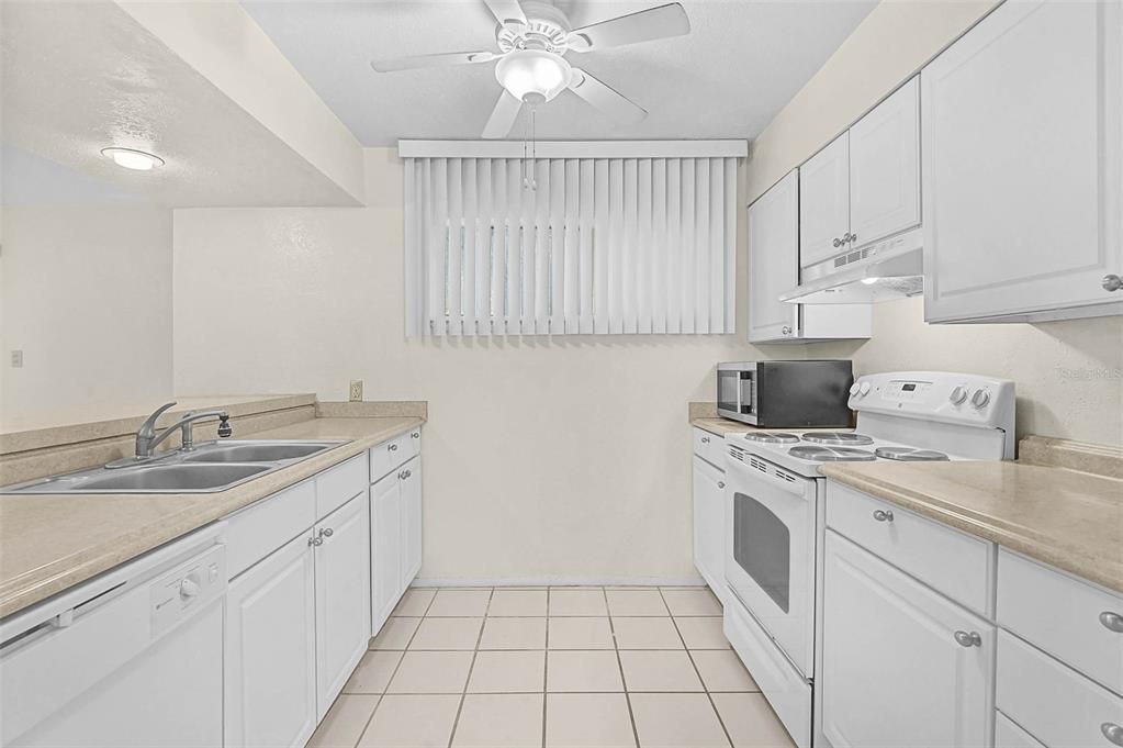 En Venta: $189,500 (2 camas, 2 baños, 1353 Pies cuadrados)