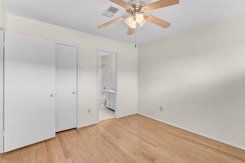 En Venta: $189,500 (2 camas, 2 baños, 1353 Pies cuadrados)