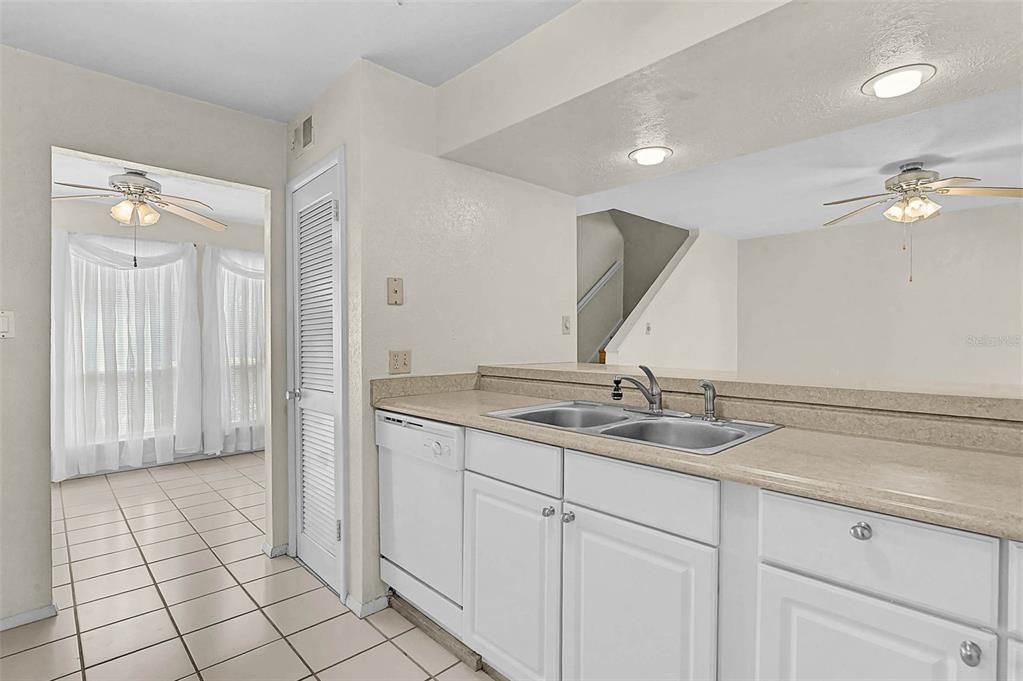 En Venta: $189,500 (2 camas, 2 baños, 1353 Pies cuadrados)