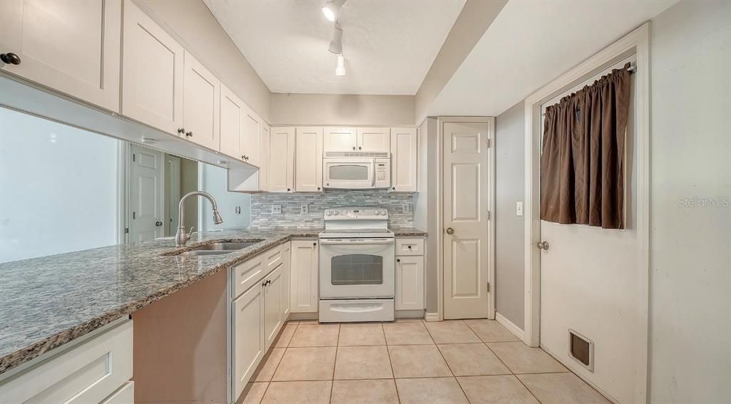 Activo con contrato: $445,000 (3 camas, 2 baños, 1500 Pies cuadrados)