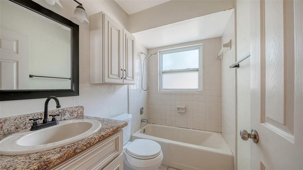 Activo con contrato: $445,000 (3 camas, 2 baños, 1500 Pies cuadrados)