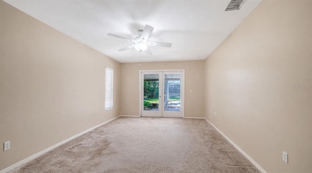 Activo con contrato: $445,000 (3 camas, 2 baños, 1500 Pies cuadrados)
