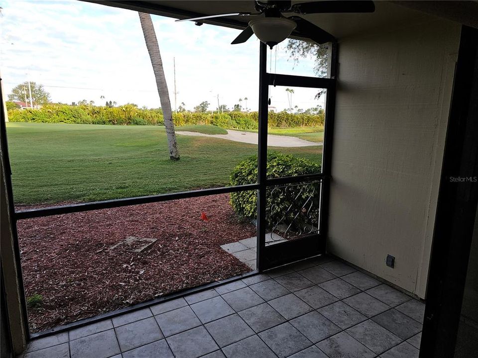 For Sale: $265,000 (2 beds, 2 baths, 890 Square Feet)