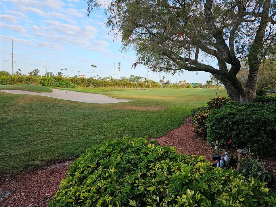For Sale: $265,000 (2 beds, 2 baths, 890 Square Feet)