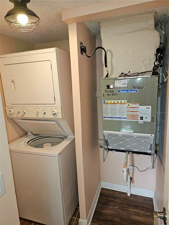 For Sale: $265,000 (2 beds, 2 baths, 890 Square Feet)