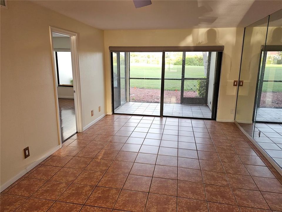 For Sale: $265,000 (2 beds, 2 baths, 890 Square Feet)