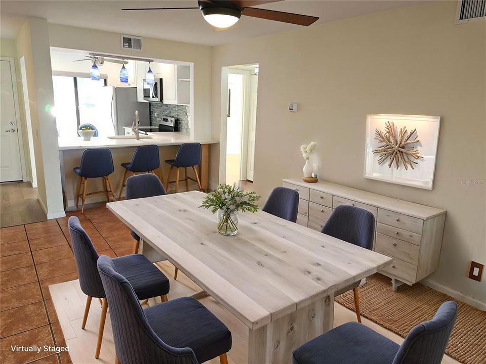 For Sale: $265,000 (2 beds, 2 baths, 890 Square Feet)