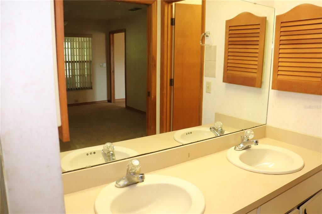 For Sale: $242,000 (3 beds, 2 baths, 1840 Square Feet)