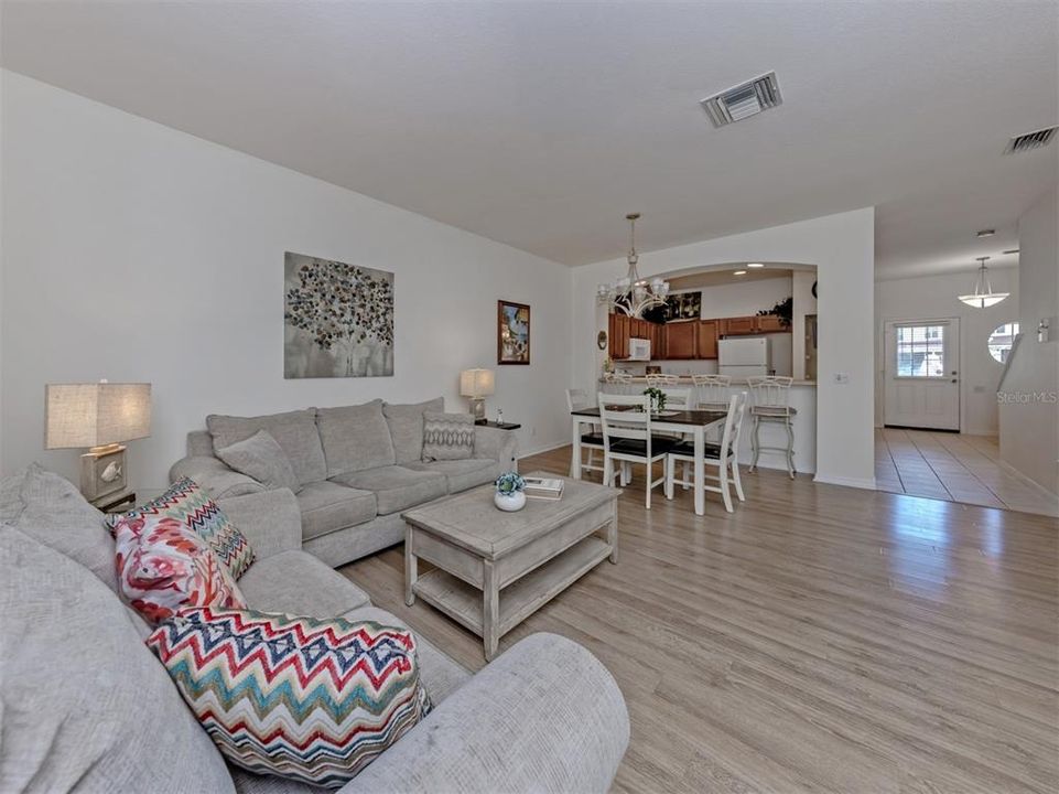 Activo con contrato: $199,900 (3 camas, 2 baños, 1446 Pies cuadrados)