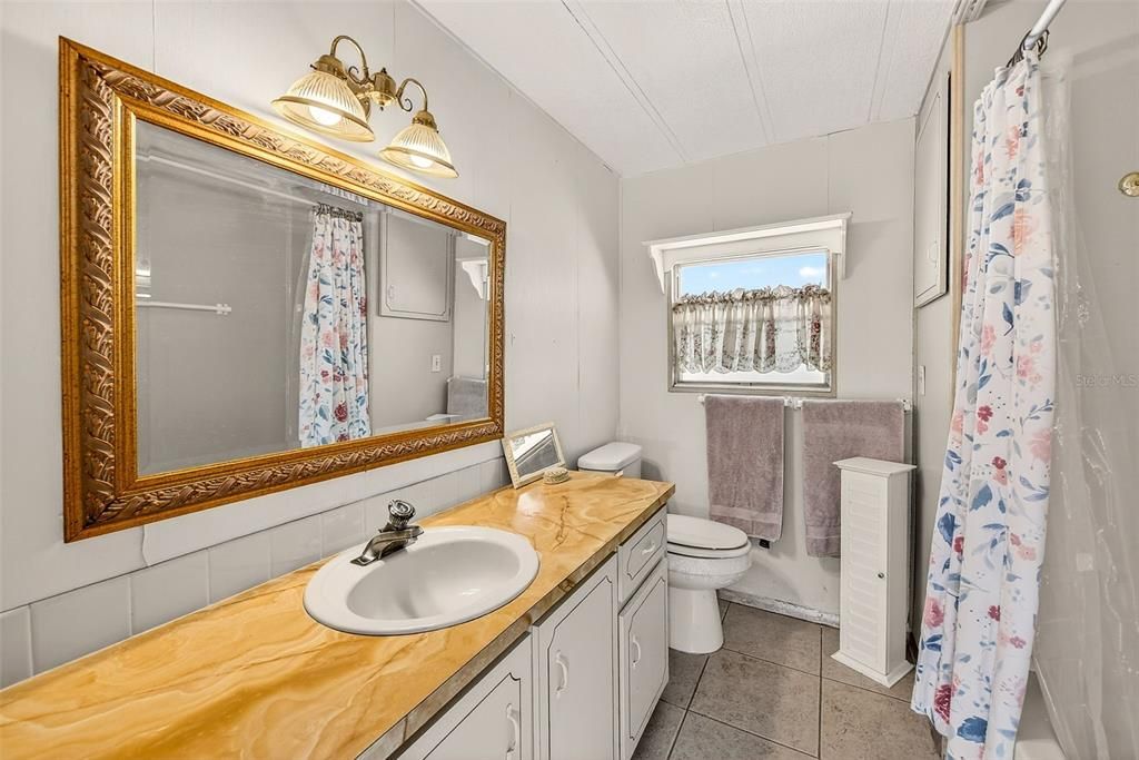 For Sale: $159,000 (2 beds, 2 baths, 1040 Square Feet)