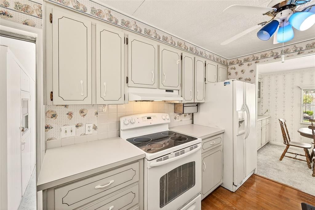 For Sale: $159,000 (2 beds, 2 baths, 1040 Square Feet)