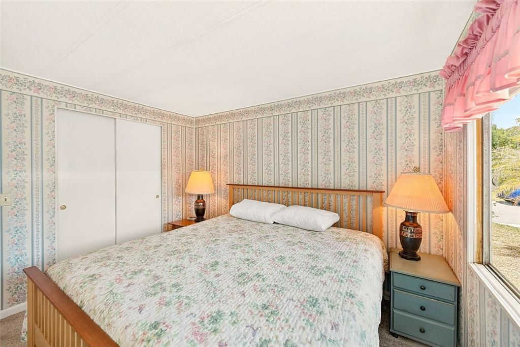 For Sale: $159,000 (2 beds, 2 baths, 1040 Square Feet)