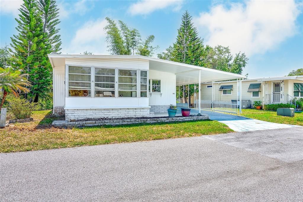For Sale: $159,000 (2 beds, 2 baths, 1040 Square Feet)