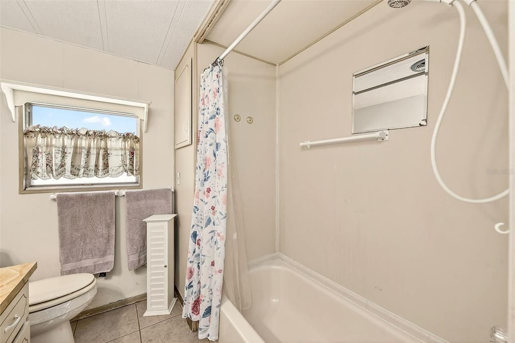 For Sale: $159,000 (2 beds, 2 baths, 1040 Square Feet)