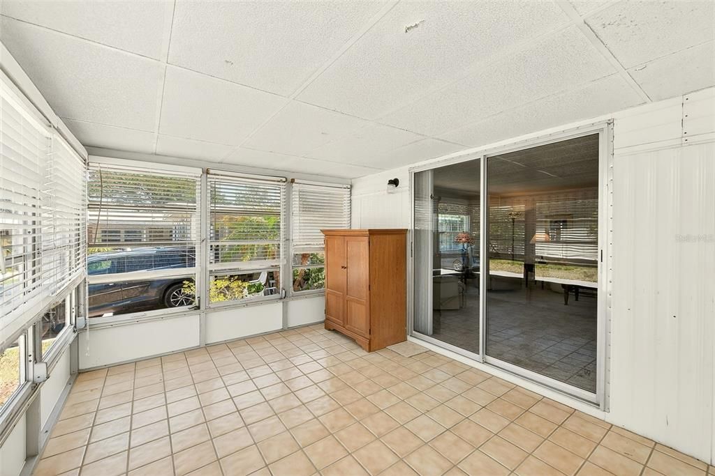 For Sale: $159,000 (2 beds, 2 baths, 1040 Square Feet)