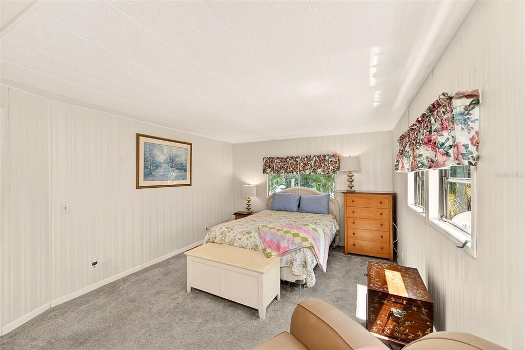For Sale: $159,000 (2 beds, 2 baths, 1040 Square Feet)