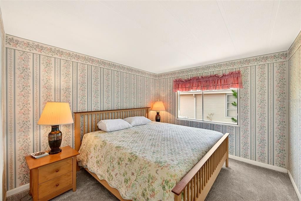 For Sale: $159,000 (2 beds, 2 baths, 1040 Square Feet)