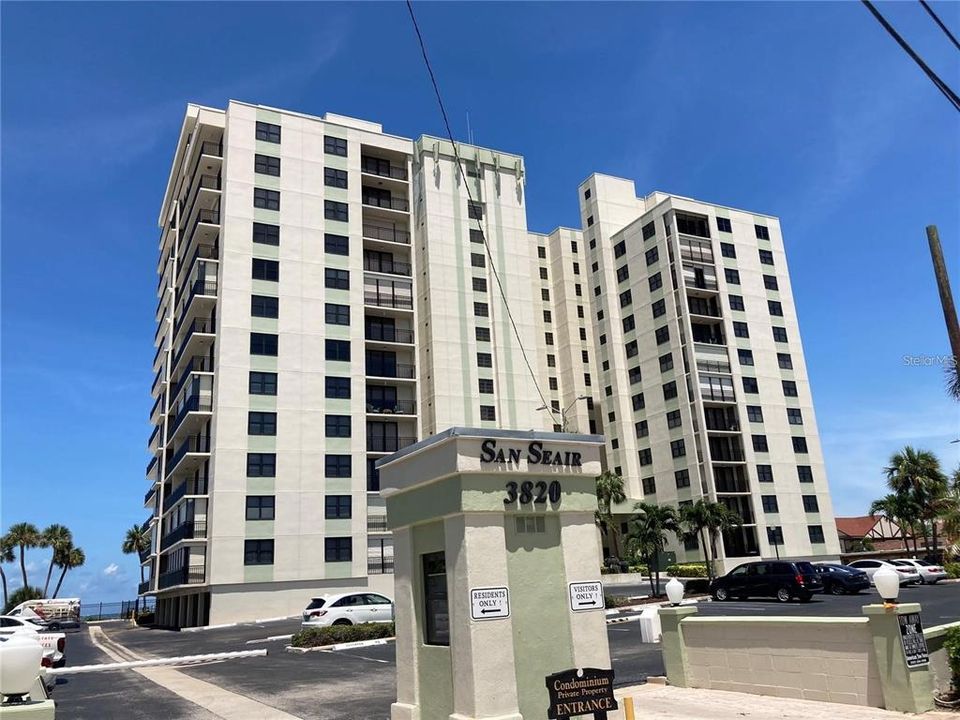 Active With Contract: $4,500 (2 beds, 2 baths, 1420 Square Feet)