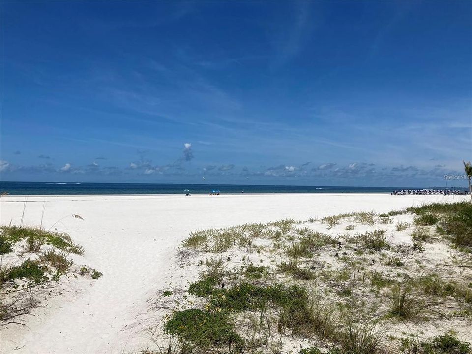 Active With Contract: $4,500 (2 beds, 2 baths, 1420 Square Feet)