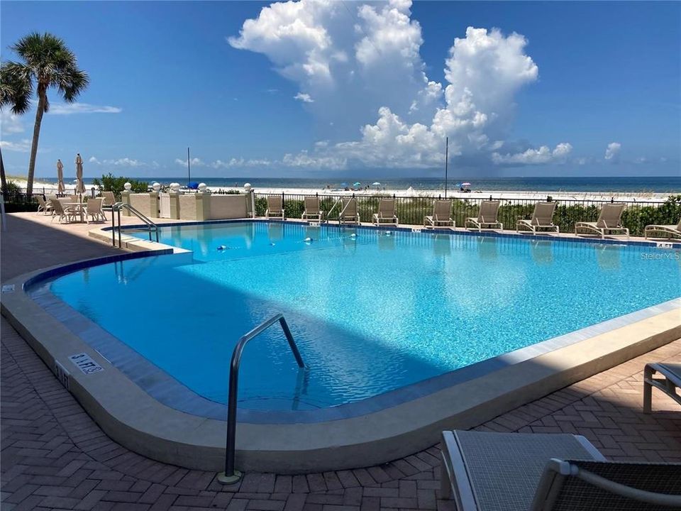 Active With Contract: $4,500 (2 beds, 2 baths, 1420 Square Feet)