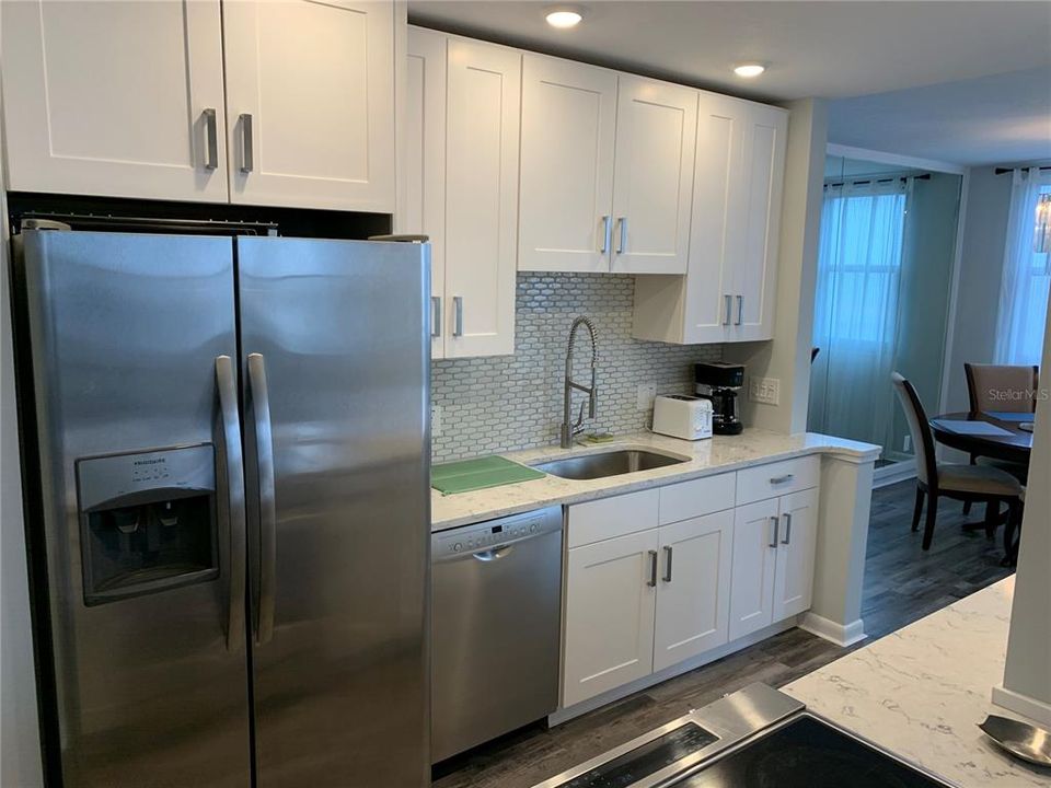 Active With Contract: $4,500 (2 beds, 2 baths, 1420 Square Feet)
