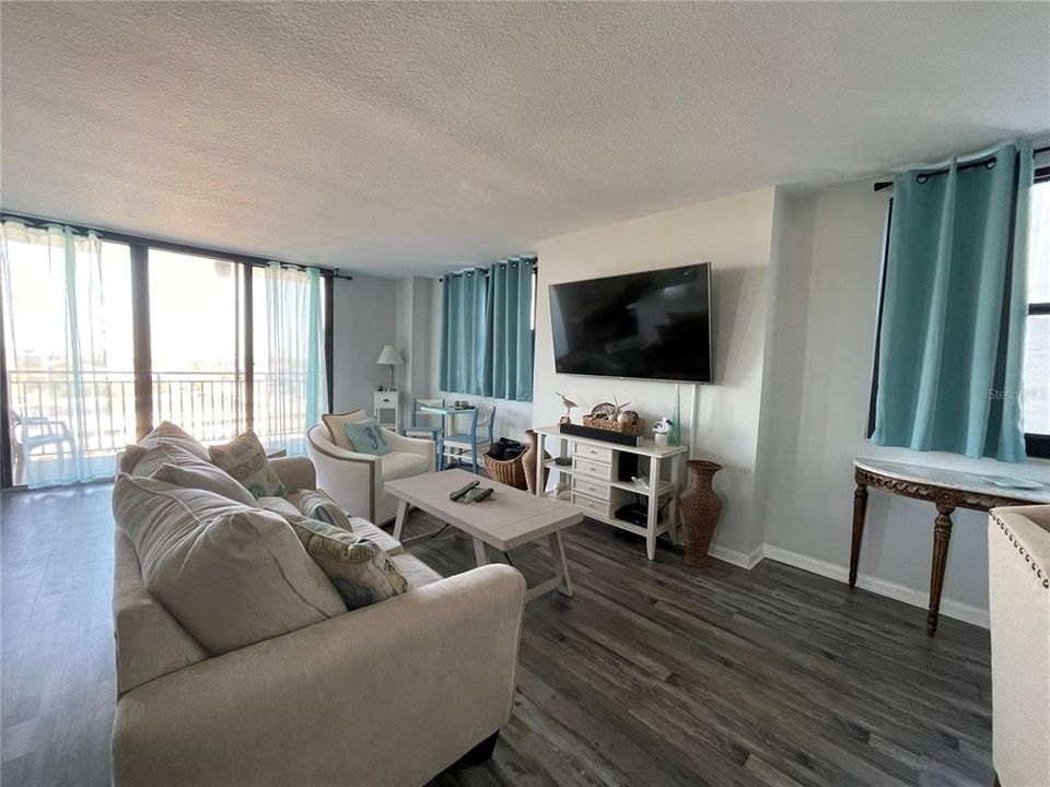 Active With Contract: $4,500 (2 beds, 2 baths, 1420 Square Feet)