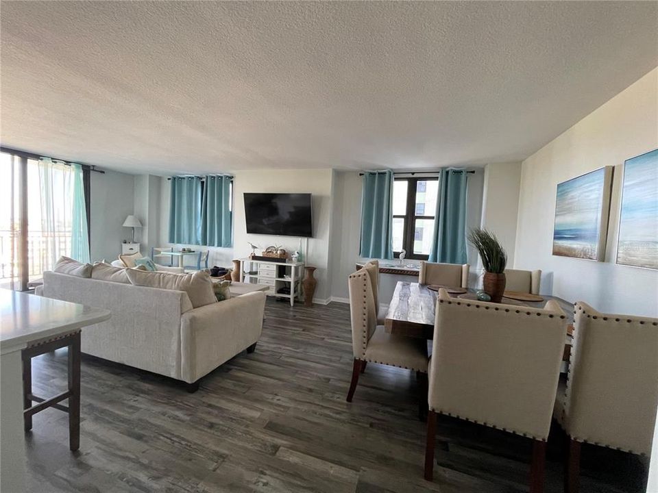 Active With Contract: $4,500 (2 beds, 2 baths, 1420 Square Feet)