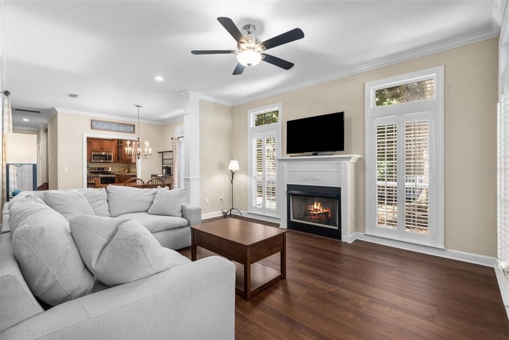 Active With Contract: $357,000 (3 beds, 2 baths, 1381 Square Feet)