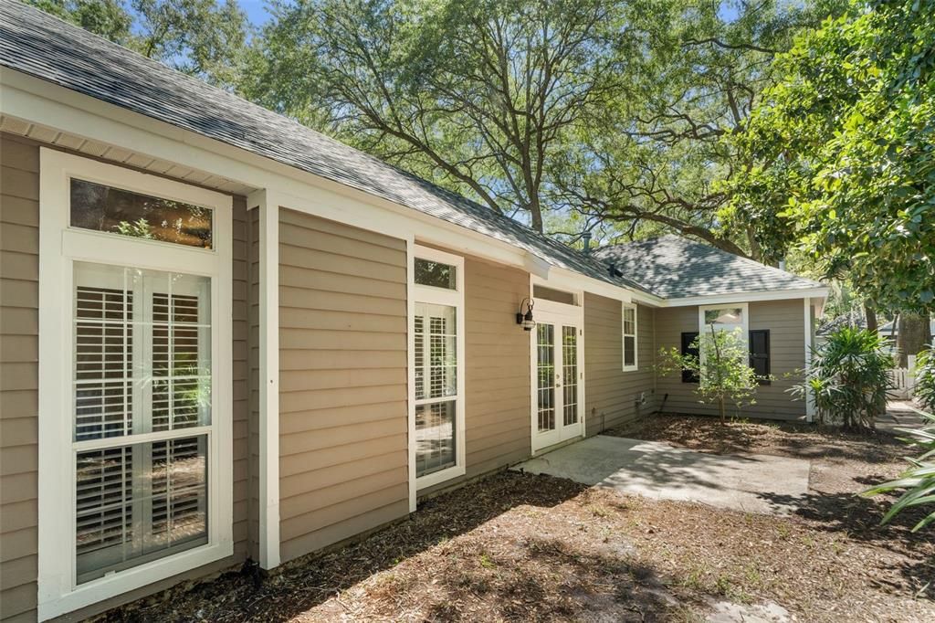 Active With Contract: $357,000 (3 beds, 2 baths, 1381 Square Feet)