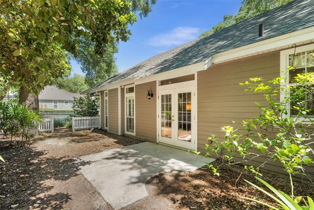 Active With Contract: $357,000 (3 beds, 2 baths, 1381 Square Feet)
