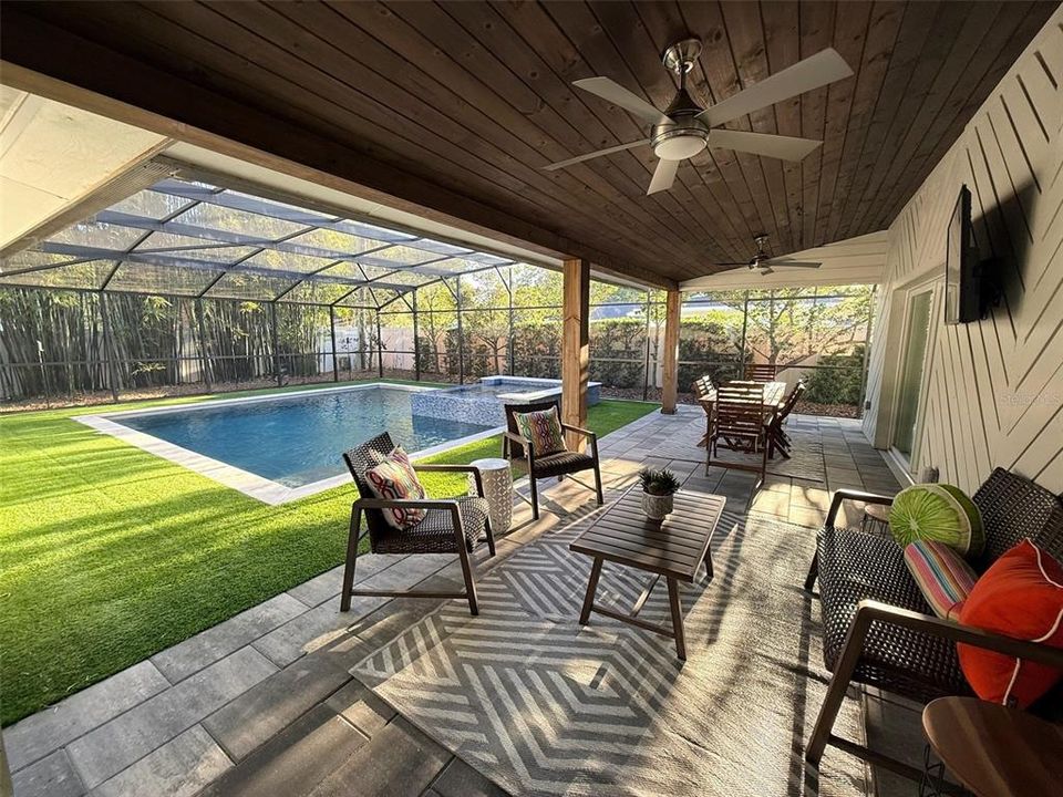 Activo con contrato: $999,000 (4 camas, 3 baños, 2300 Pies cuadrados)