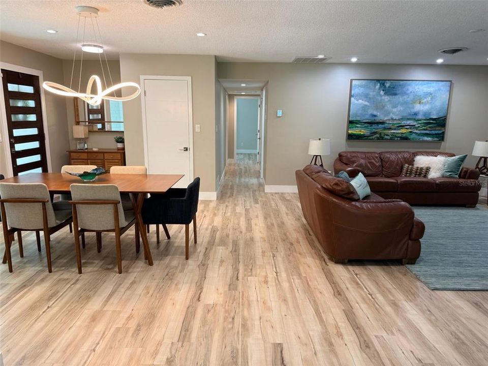 Activo con contrato: $999,000 (4 camas, 3 baños, 2300 Pies cuadrados)
