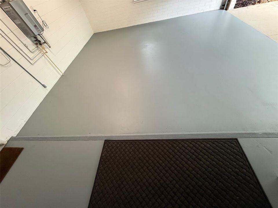 Activo con contrato: $999,000 (4 camas, 3 baños, 2300 Pies cuadrados)