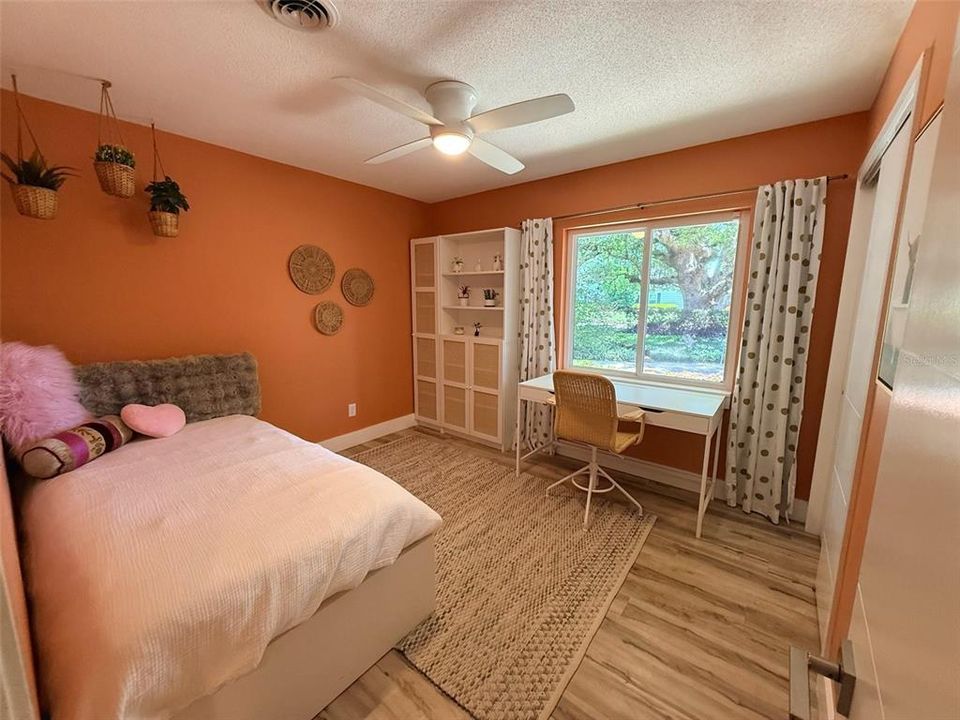 Activo con contrato: $999,000 (4 camas, 3 baños, 2300 Pies cuadrados)