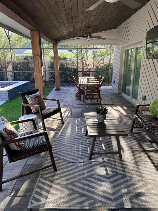 Activo con contrato: $999,000 (4 camas, 3 baños, 2300 Pies cuadrados)